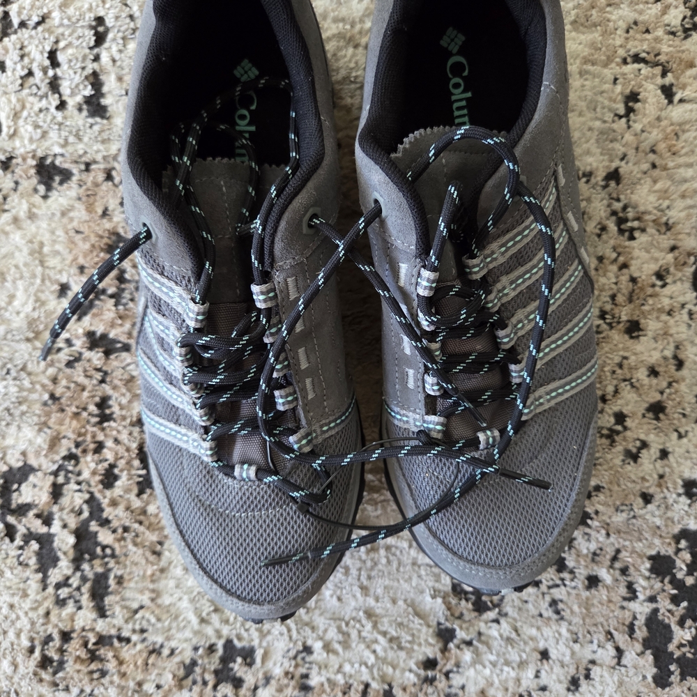 Columbia Women’s Omni-grip Gray Trail Sneakers. Suede & Mesh Upper Waterproof.